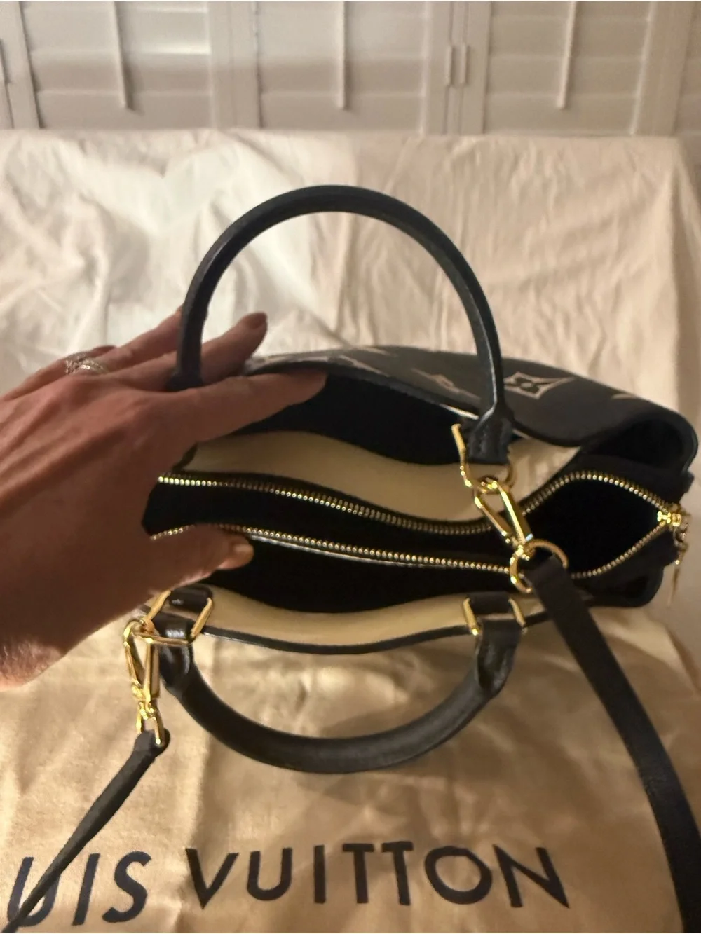 Louis Vuitton Petit Palais in Black & Cream Monogram Bag - Picture 4 of 7